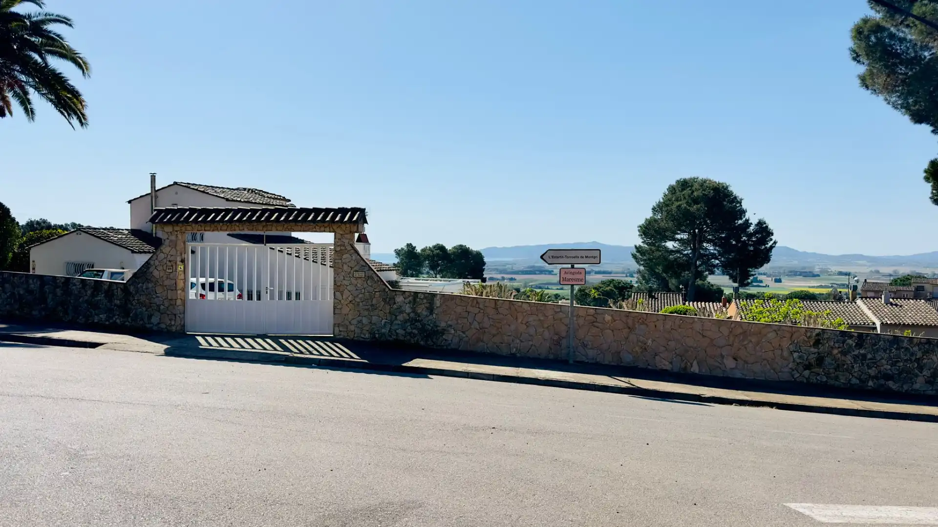 Vista exterior de Casa o chalet en venta en L'Estartit con Aire acondicionado, Calefacción y Jardín privado