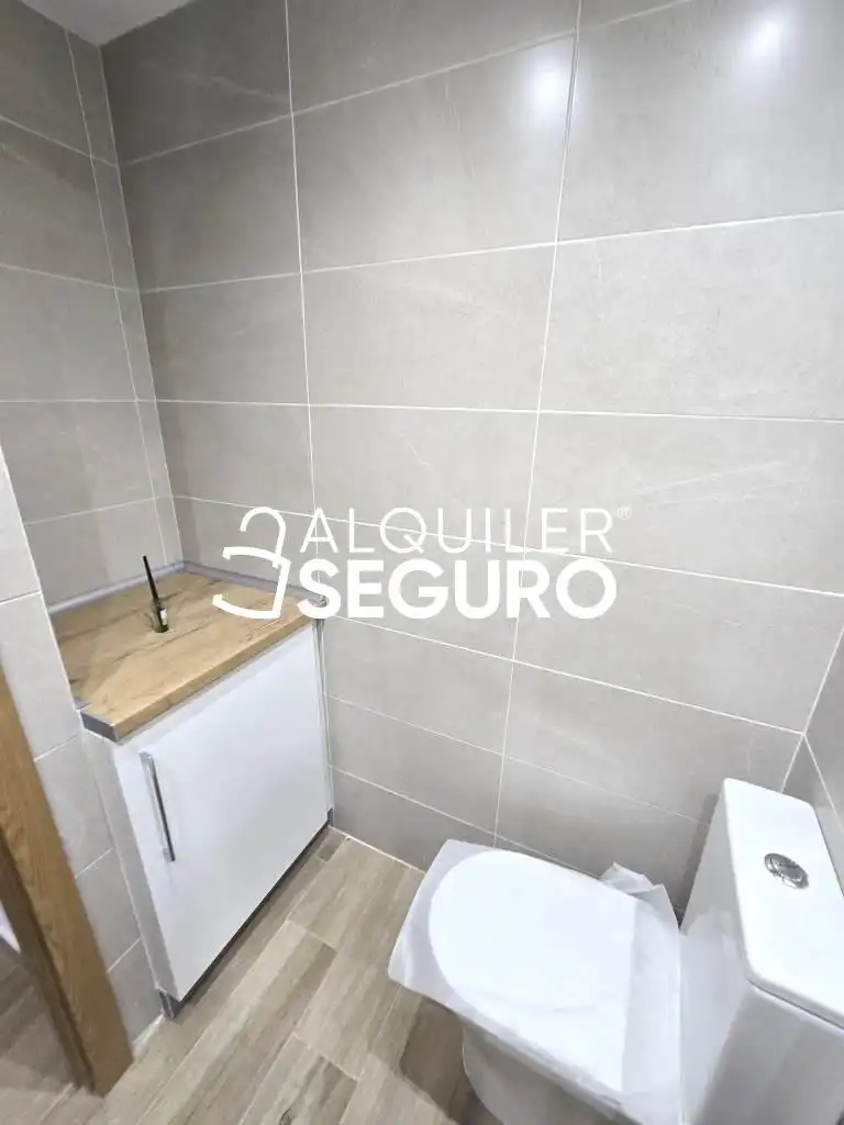 Baño de Piso de alquiler en San Fernando de Henares con Aire acondicionado, Calefacción y Terraza