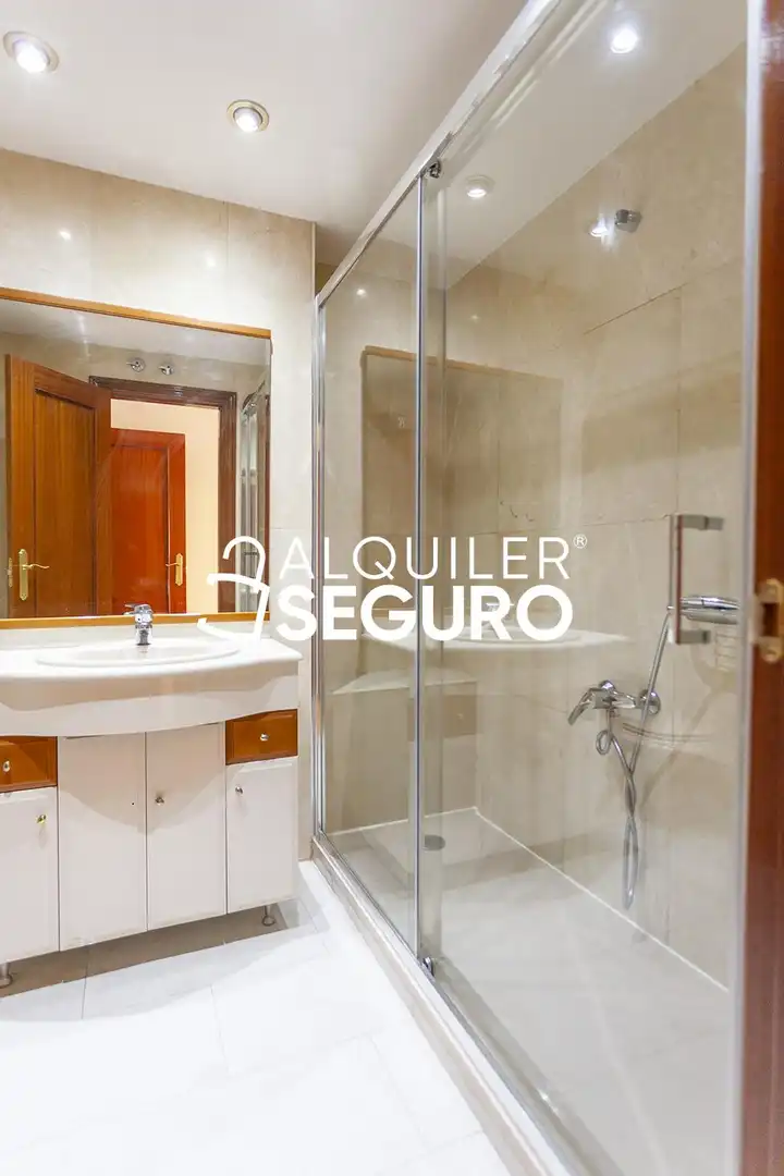 Bany de Casa o xalet de lloguer en Madrid amb Aire condicionat, Calefacció i Terrassa