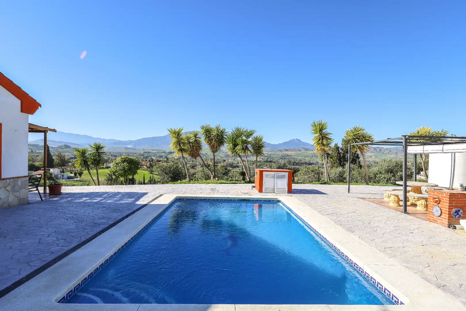 Schwimmbecken von Haus oder Chalet zum Verkauf in Coín mit Klimaanlage, Privatgarten und Schwimmbad