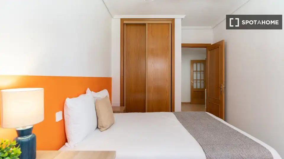 Bedroom of Flat for rent in Madrid  with Air Conditioner, Heating and Furnished