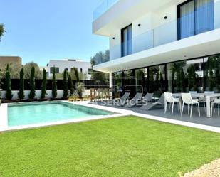 Vista exterior de Casa o xalet de lloguer en Santa Eulària des Riu amb Aire condicionat i Piscina