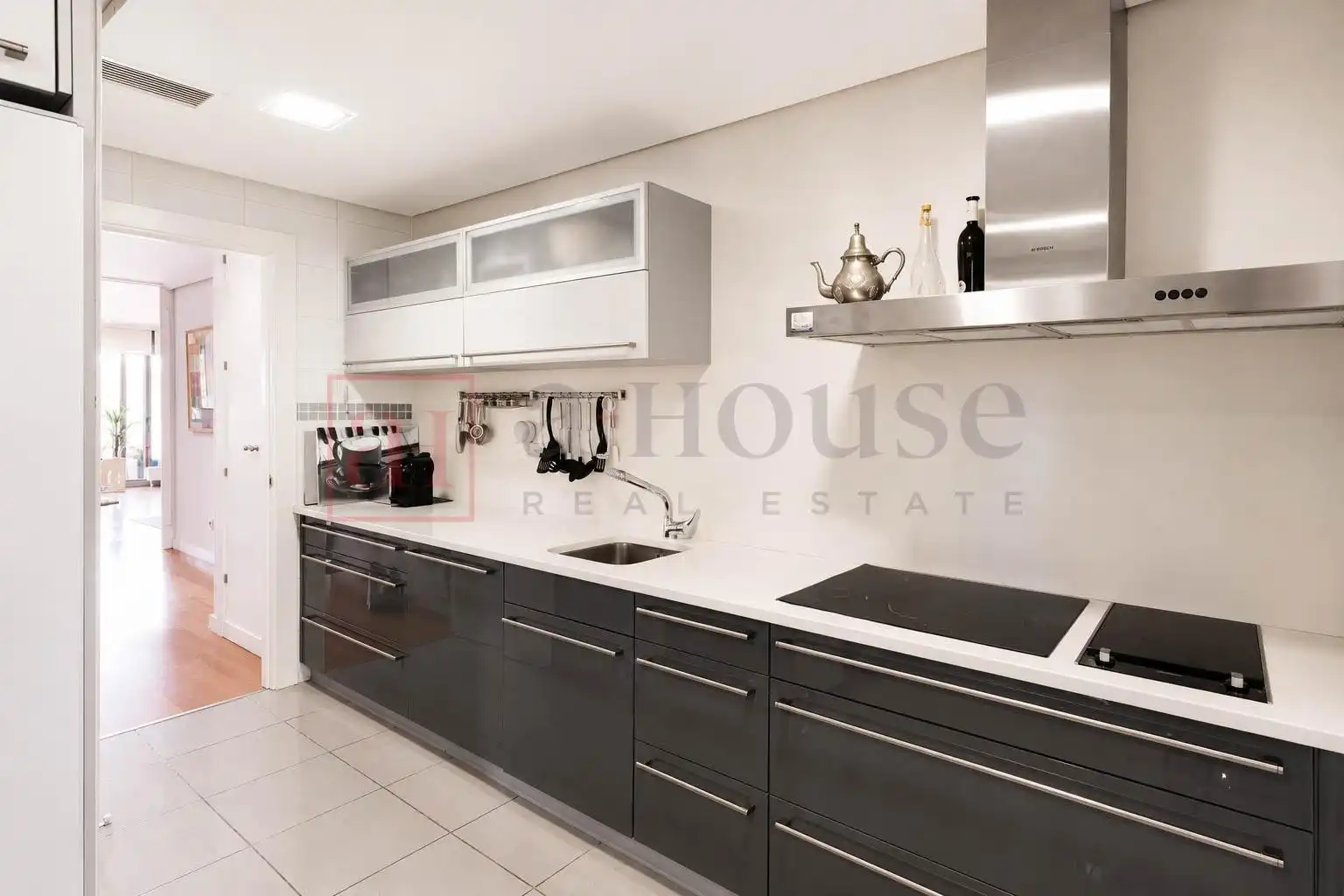 Cocina de Planta baja en venta en Madrid con Aire acondicionado, Calefacción y Jardín privado