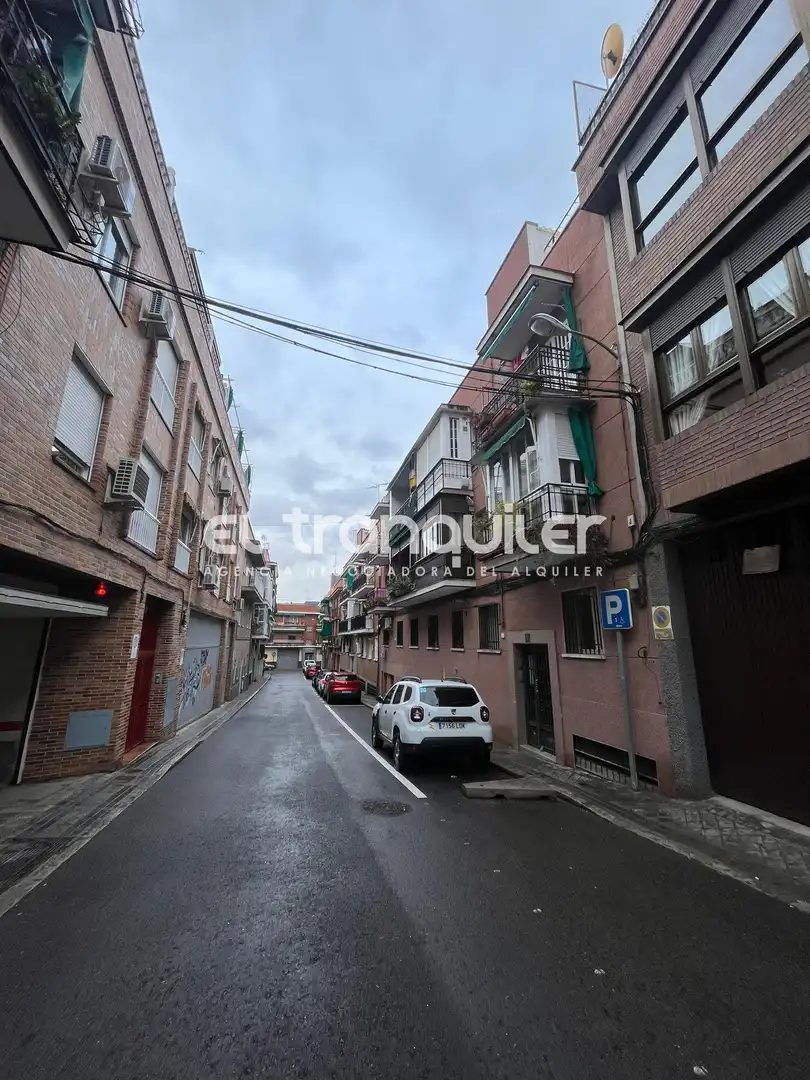 Vista exterior de Piso de alquiler en Madrid con Aire acondicionado, Parquet y Se aceptan mascotas