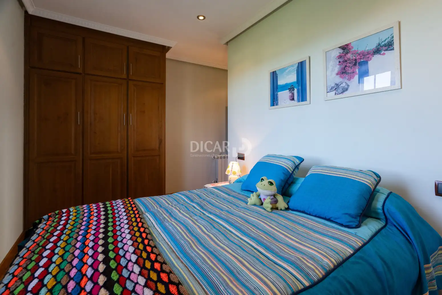 Dormitori de Casa o xalet en venda en Oviedo  amb Calefacció, Jardí privat i Parquet