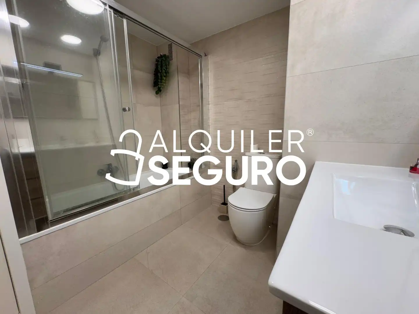Baño de Piso de alquiler en Madrid con Aire acondicionado, Calefacción y Terraza