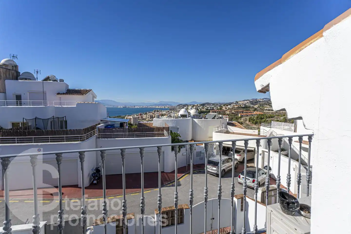 Vista exterior de Casa adosada en venda en Málaga amb Aire condicionat, Calefacció i Jardí privat