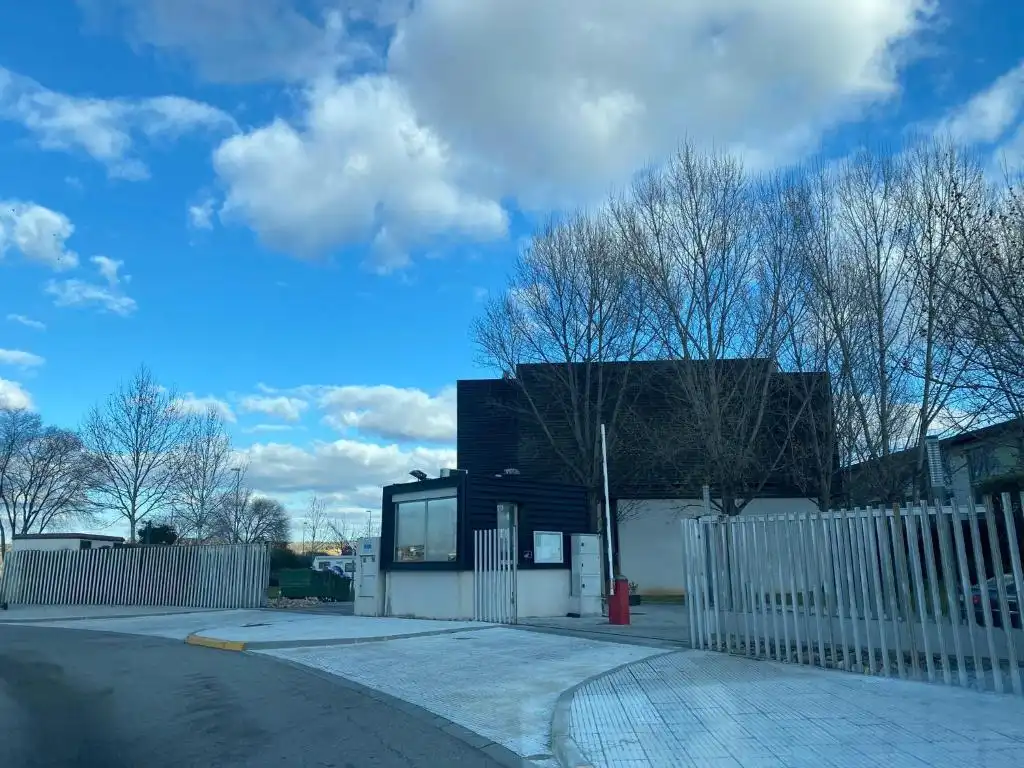 Vista exterior de Dúplex en venta en Camarma de Esteruelas, Madrid