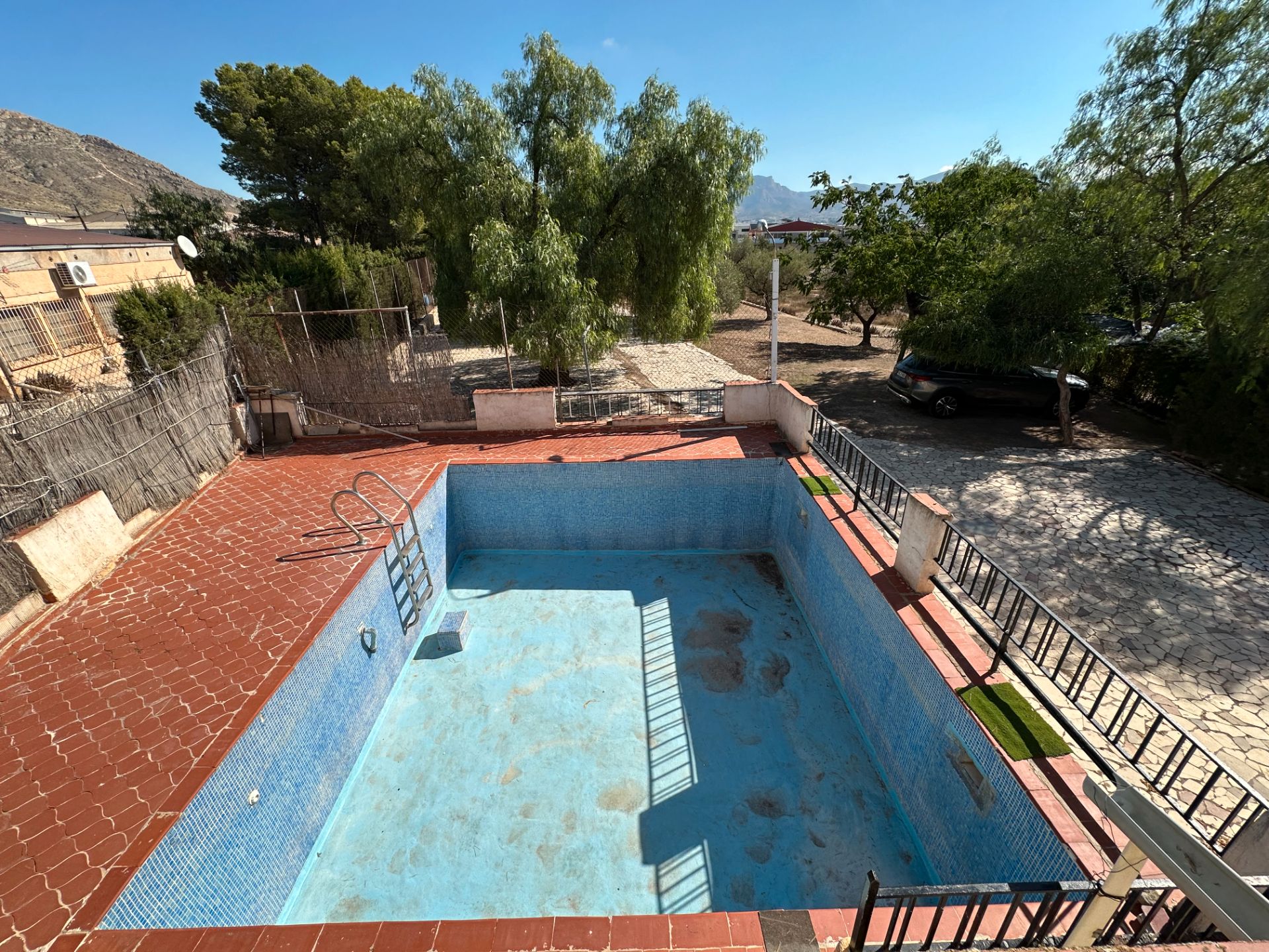 Piscina de Finca rústica en venta en Elda con Jardín privado, Terraza y Piscina