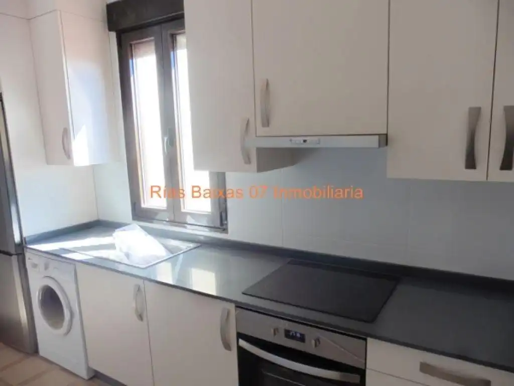 Casa con terraza en venta en Vilaboa, imagen 2