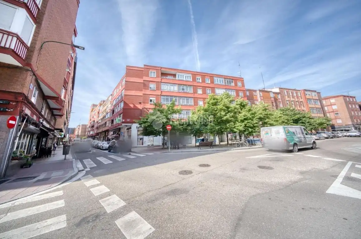 Vista exterior de Piso en venta en Valladolid con Calefacción, Parquet y Terraza
