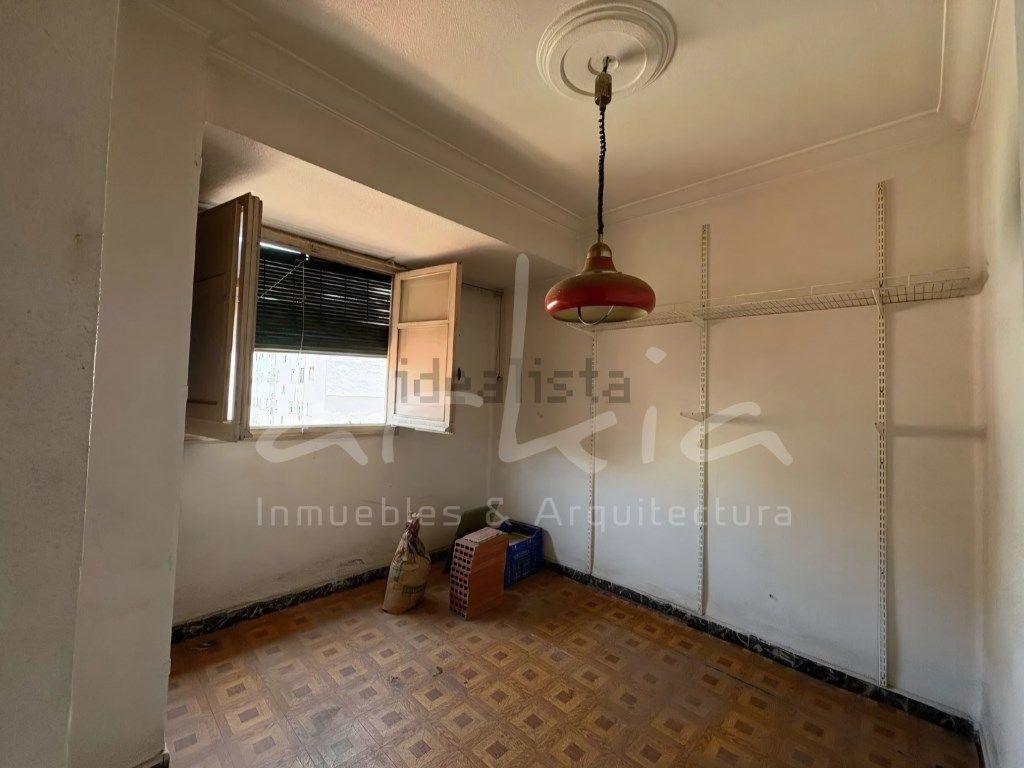 Habitación de Piso en venta en  Valencia Capital con Balcón