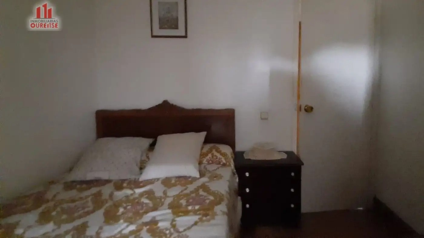 Schlafzimmer von Haus oder Chalet zum Verkauf in Ourense Capital  mit Balkon