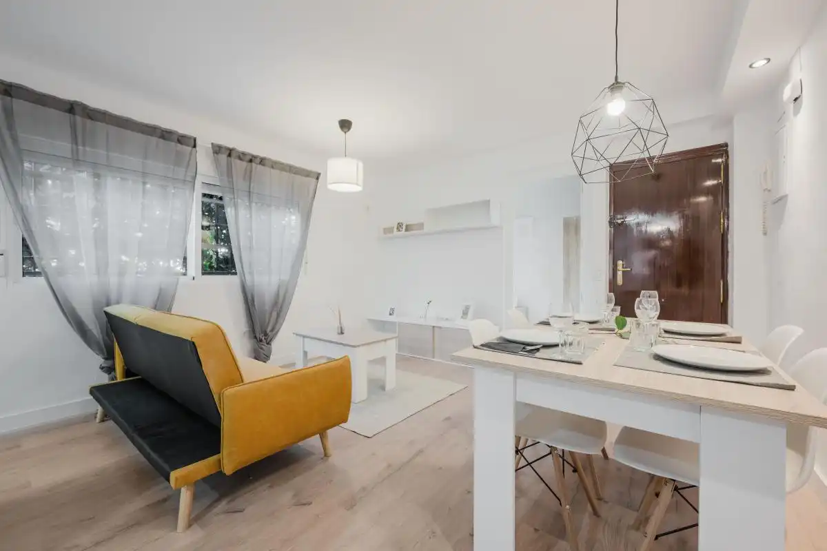 Sala de estar de Piso en venta en Sevilla con Calefacción y Amueblado