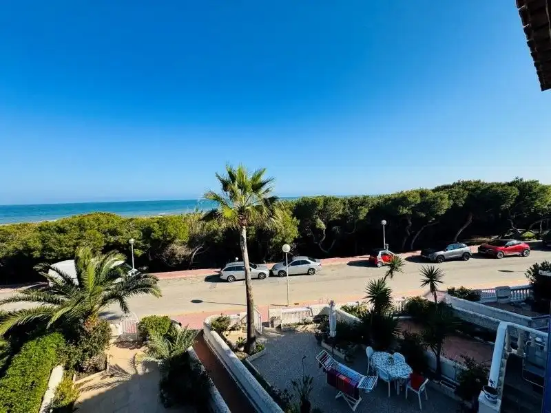 Vista exterior de Dúplex en venda en Guardamar del Segura amb Aire condicionat, Terrassa i Traster