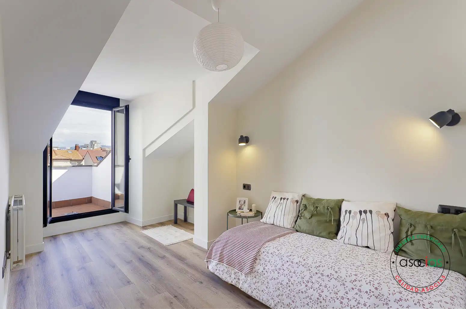 Habitación de Ático en venta en Gijón  con Calefacción, Terraza y Balcón