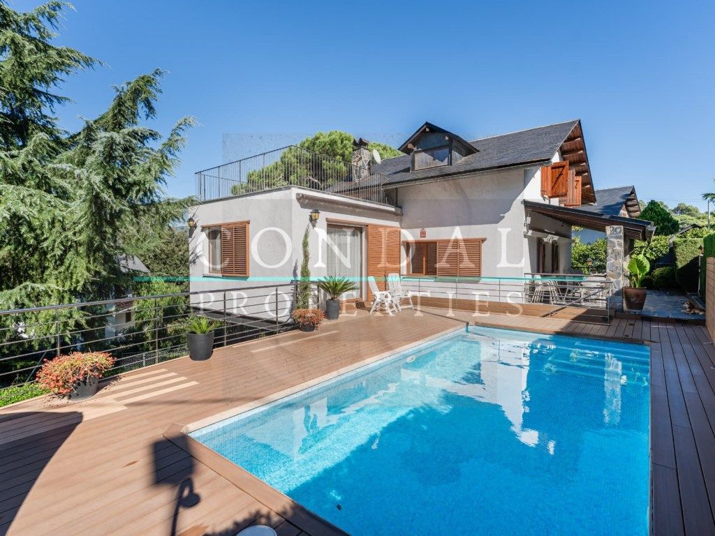 Vista exterior de Casa o xalet en venda en Vallgorguina amb Aire condicionat, Jardí privat i Terrassa