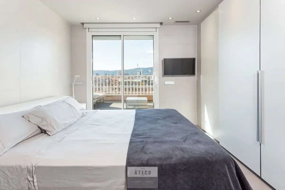Schlafzimmer von Dachboden zum Verkauf in Barcelona mit Klimaanlage, Heizung und Terrasse