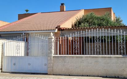 Exterior view of House or chalet for sale in  Zaragoza Capital