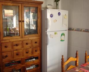 Cuina de Casa adosada en venda en Anguciana amb Calefacció i Terrassa
