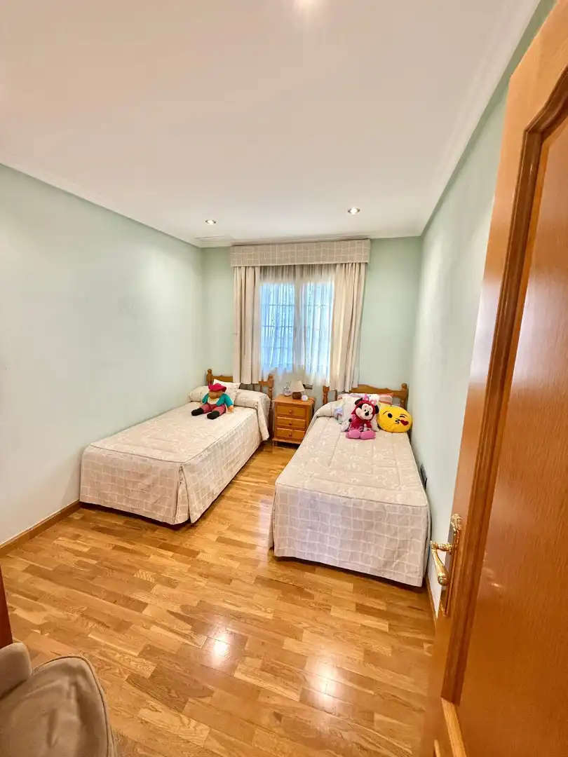Dormitori de Casa o xalet en venda en Elche / Elx amb Aire condicionat, Calefacció i Jardí privat