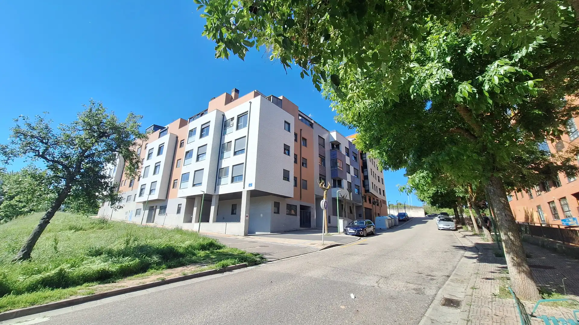 Außenansicht von Wohnungen zum Verkauf in Burgos mit Abstellraum und Möbliert