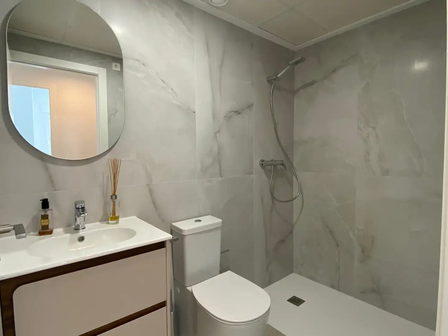 Baño de Apartamento en venta en Pilar de la Horadada con Balcón, Jacuzzi y Piscina comunitaria
