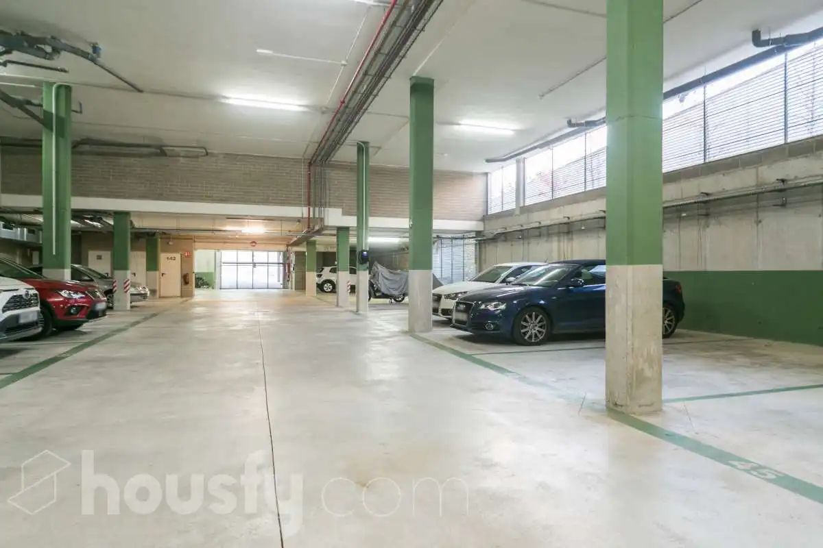 Aparcament de Planta baixa en venda en Sabadell amb Aire condicionat, Calefacció i Jardí privat