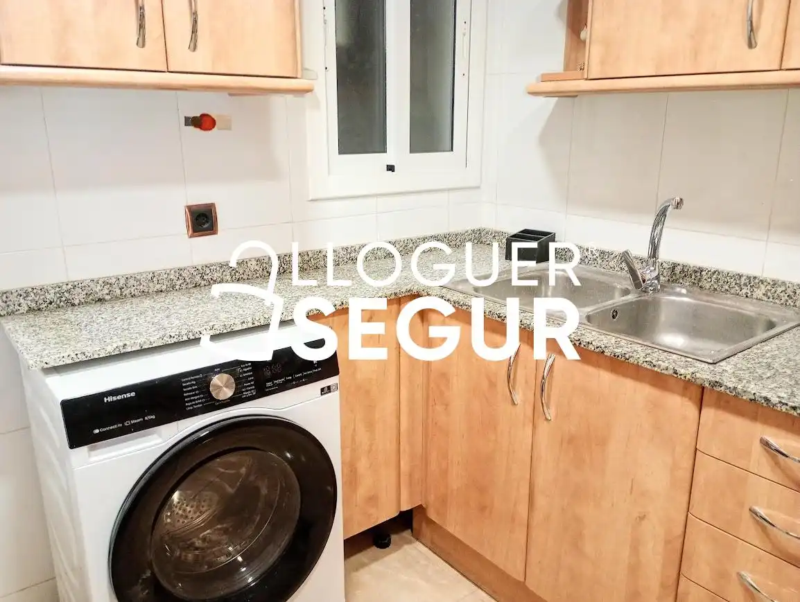 Cocina de Piso de alquiler en Cornellà de Llobregat con Calefacción