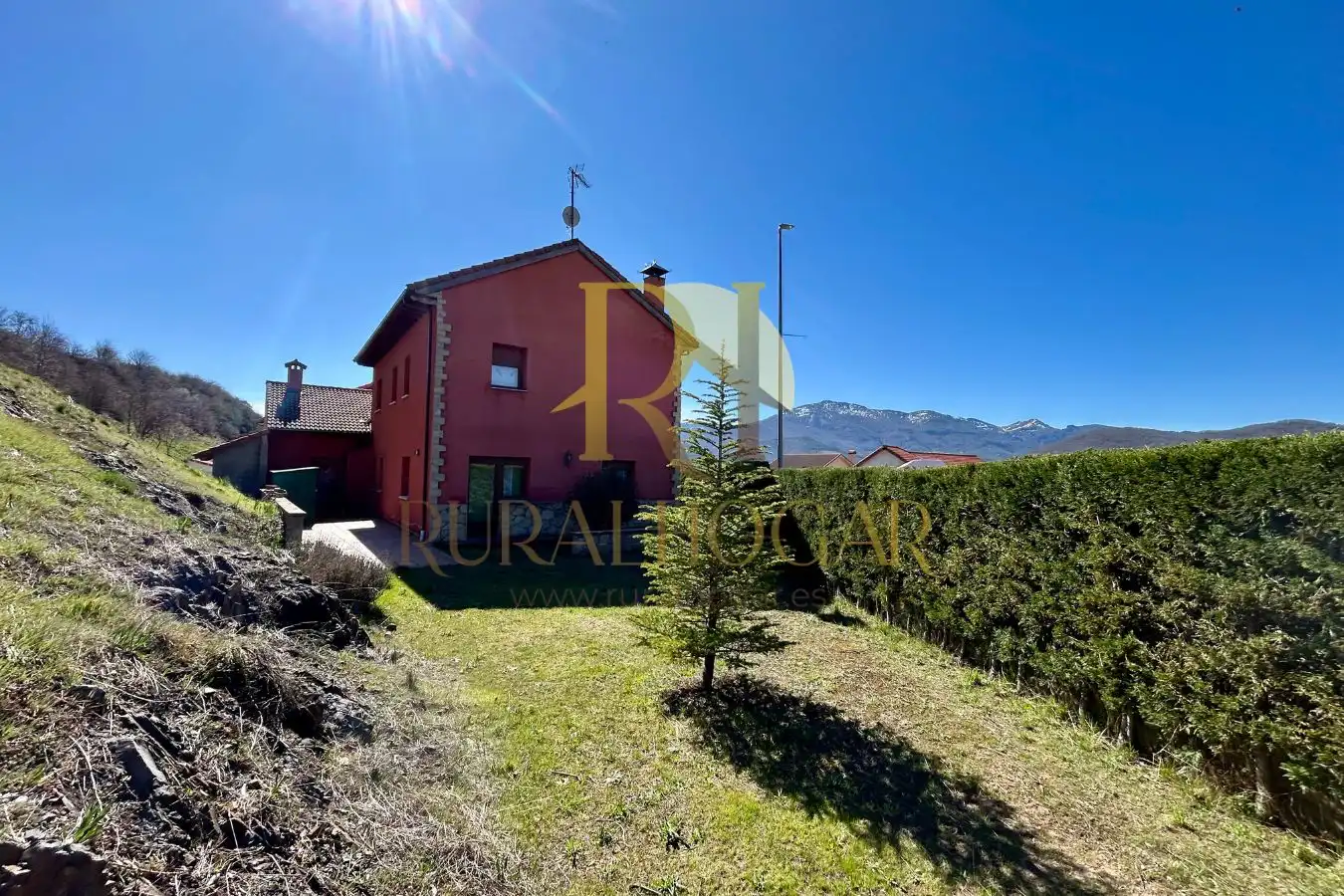 Vista exterior de Casa o chalet en venta en Riaño con Calefacción, Jardín privado y Terraza