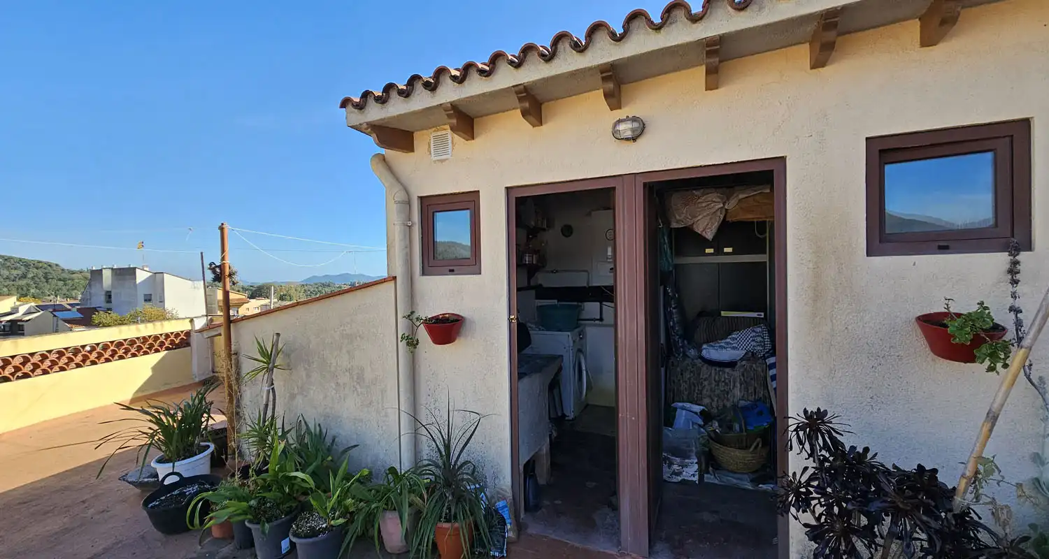 Vista exterior de Casa o xalet en venda en Breda amb Calefacció, Terrassa i Traster