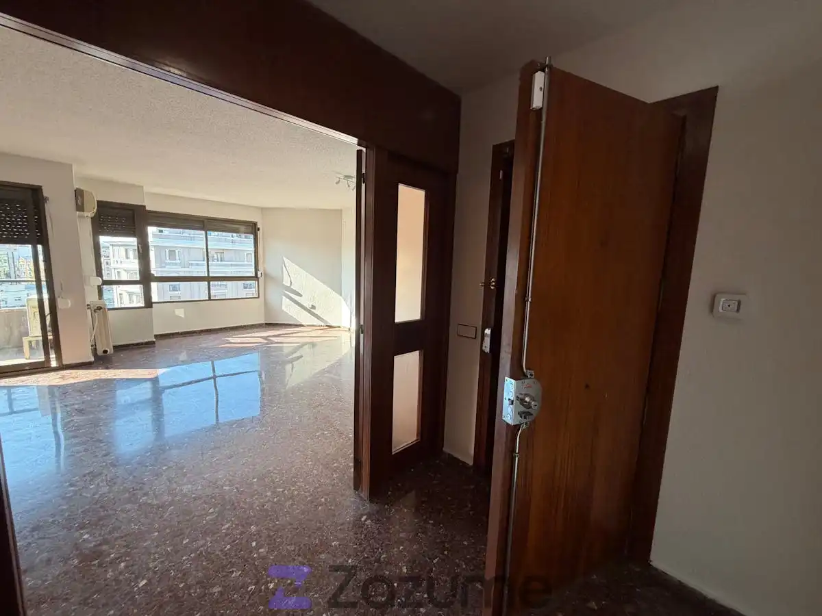 Flat with terrace to rent in Gran Via de les Germanies, imagen 3