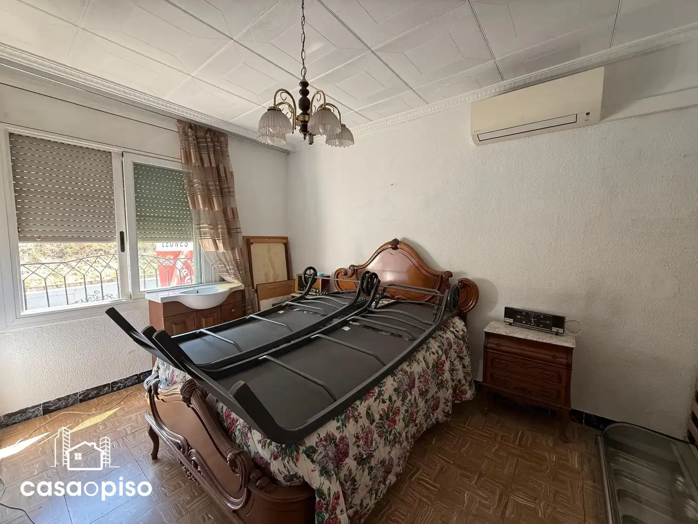Habitación de Casa adosada en venta en Terrassa con Aire acondicionado, Calefacción y Trastero