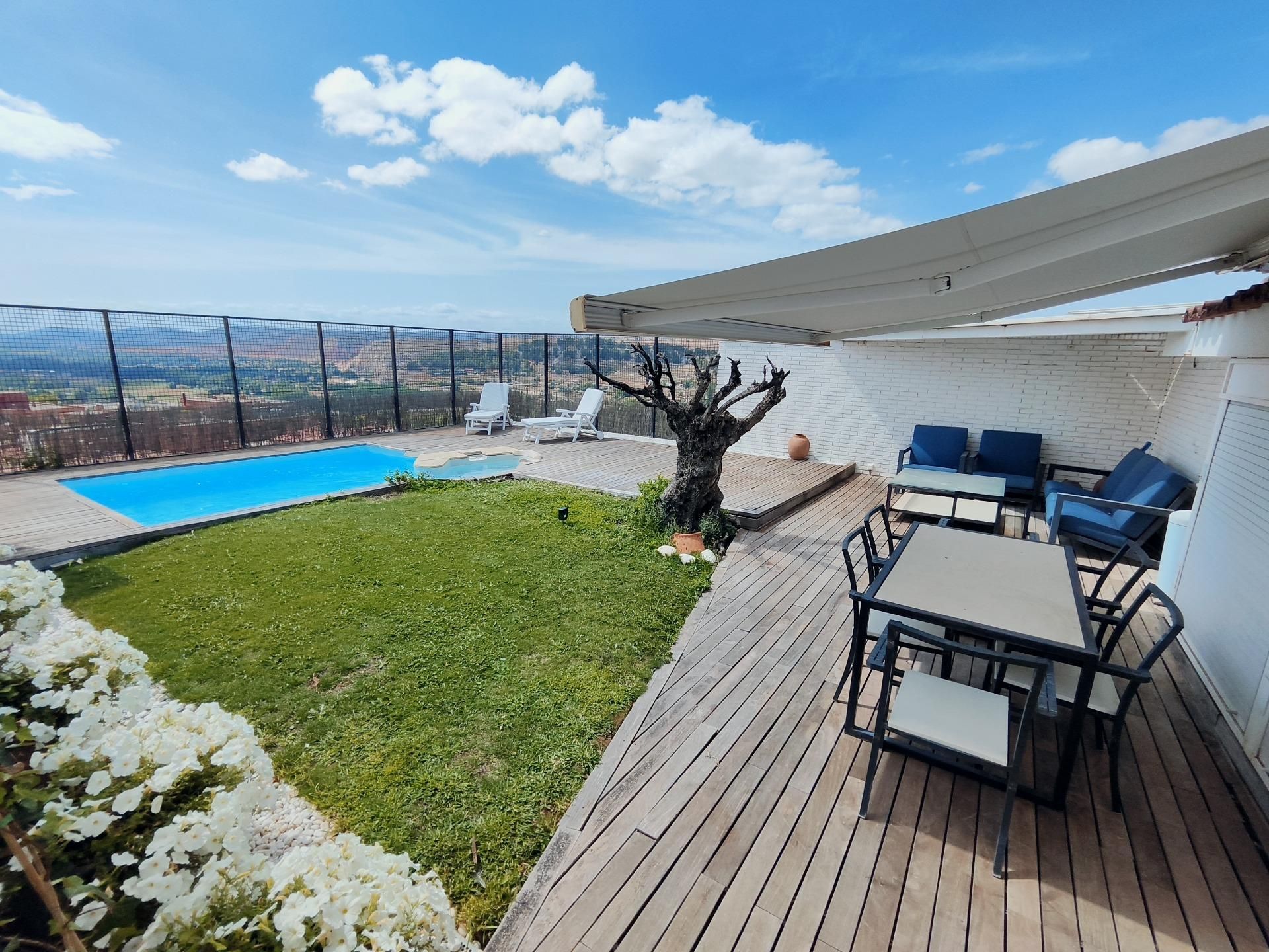 Terrassa de Dúplex en venda en  Teruel Capital amb Aire condicionat, Calefacció i Jardí privat