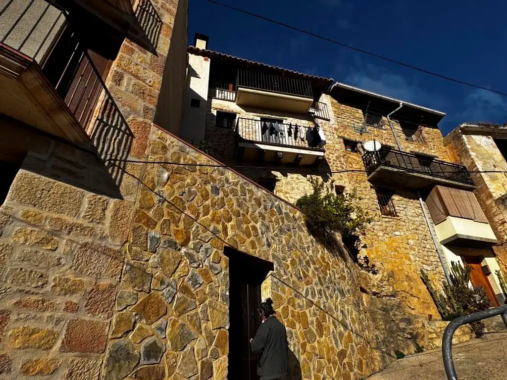 Casa adosada en venta en Calle de los Serranos de Aparicio, 11, Cretas