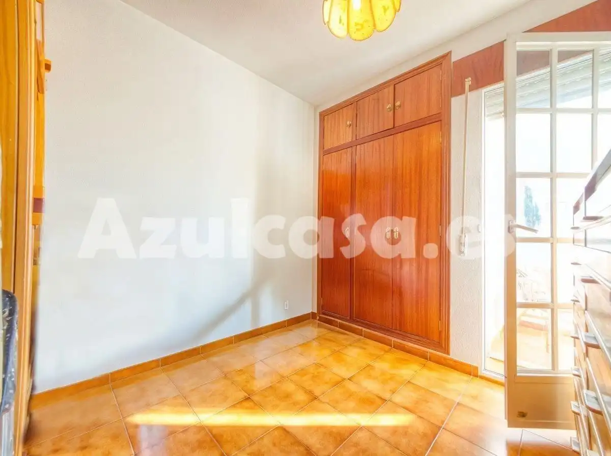 Dormitori de Casa adosada en venda en Alicante / Alacant amb Aire condicionat, Terrassa i Traster