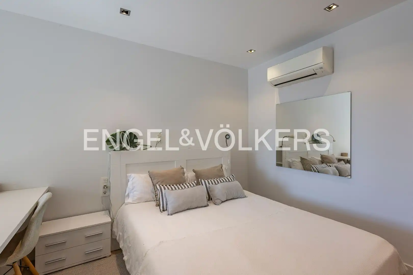 Habitación de Casa o chalet de alquiler en Barcelona con Aire acondicionado, Calefacción y Jardín privado