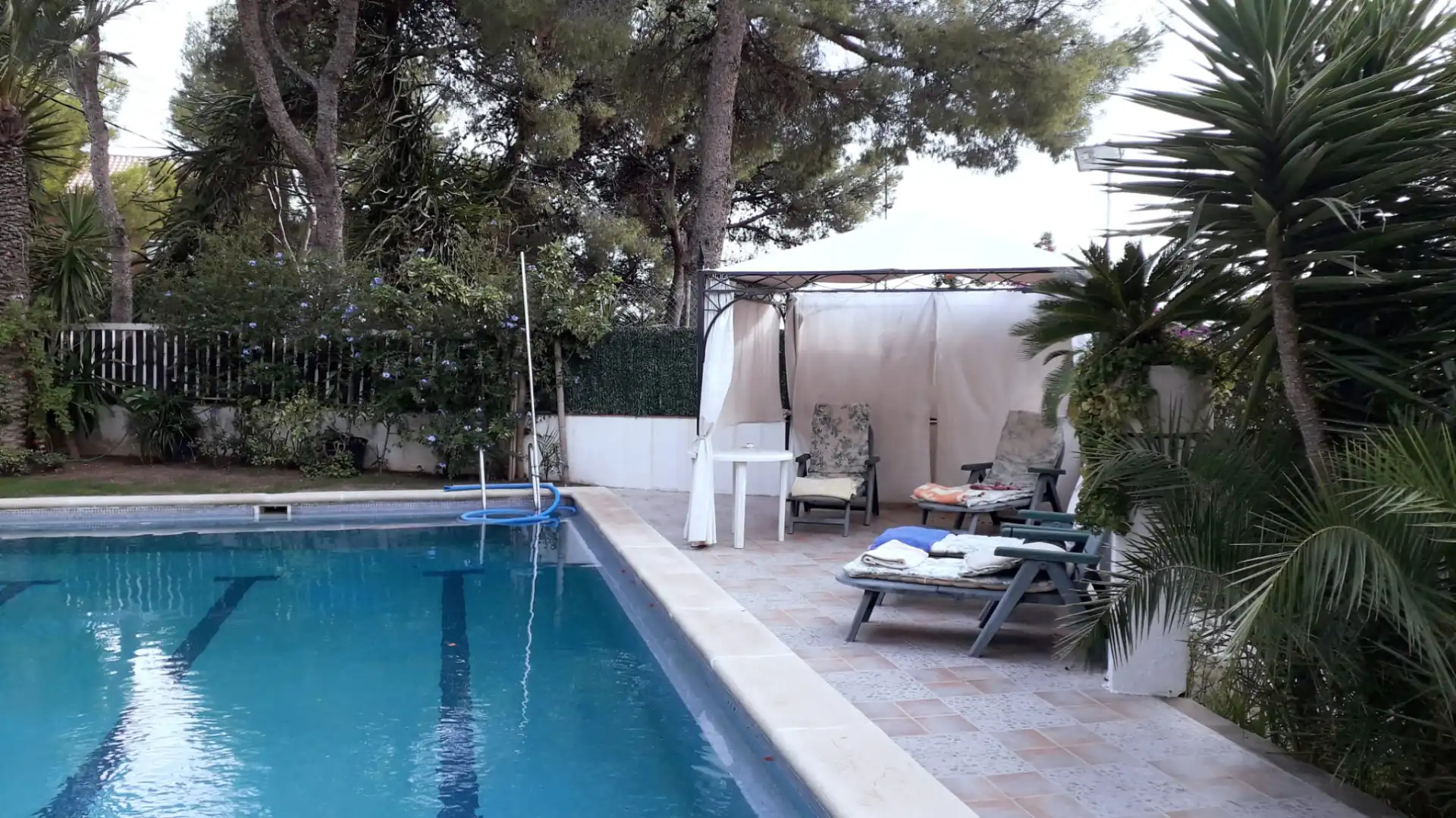 Piscina de Casa o xalet en venda en Castelldefels amb Aire condicionat, Calefacció i Jardí privat