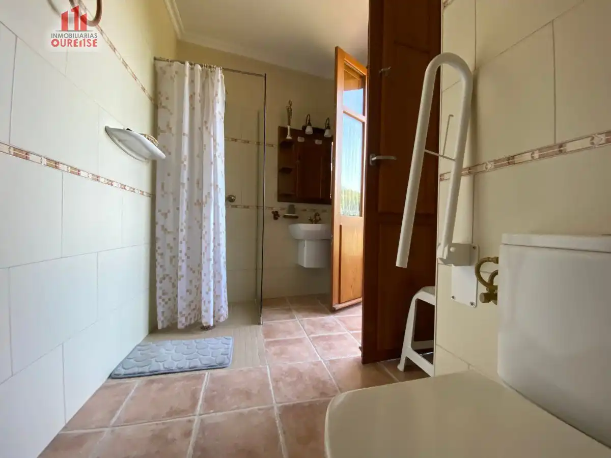 Baño de Casa o chalet en venta en Carballeda de Avia con Aire acondicionado, Calefacción y Jardín privado