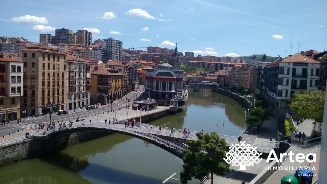Vista exterior de Pis de lloguer en Bilbao  amb Calefacció, Forn i Rentadora