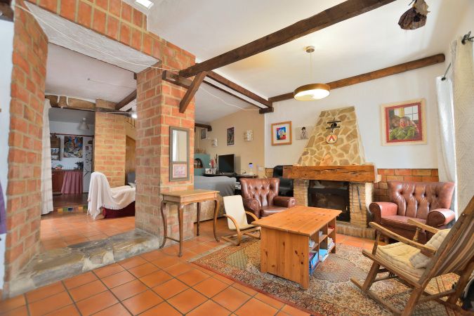 Sala d'estar de Casa adosada en venda en Benaoján amb Calefacció, Terrassa i Jacuzzi