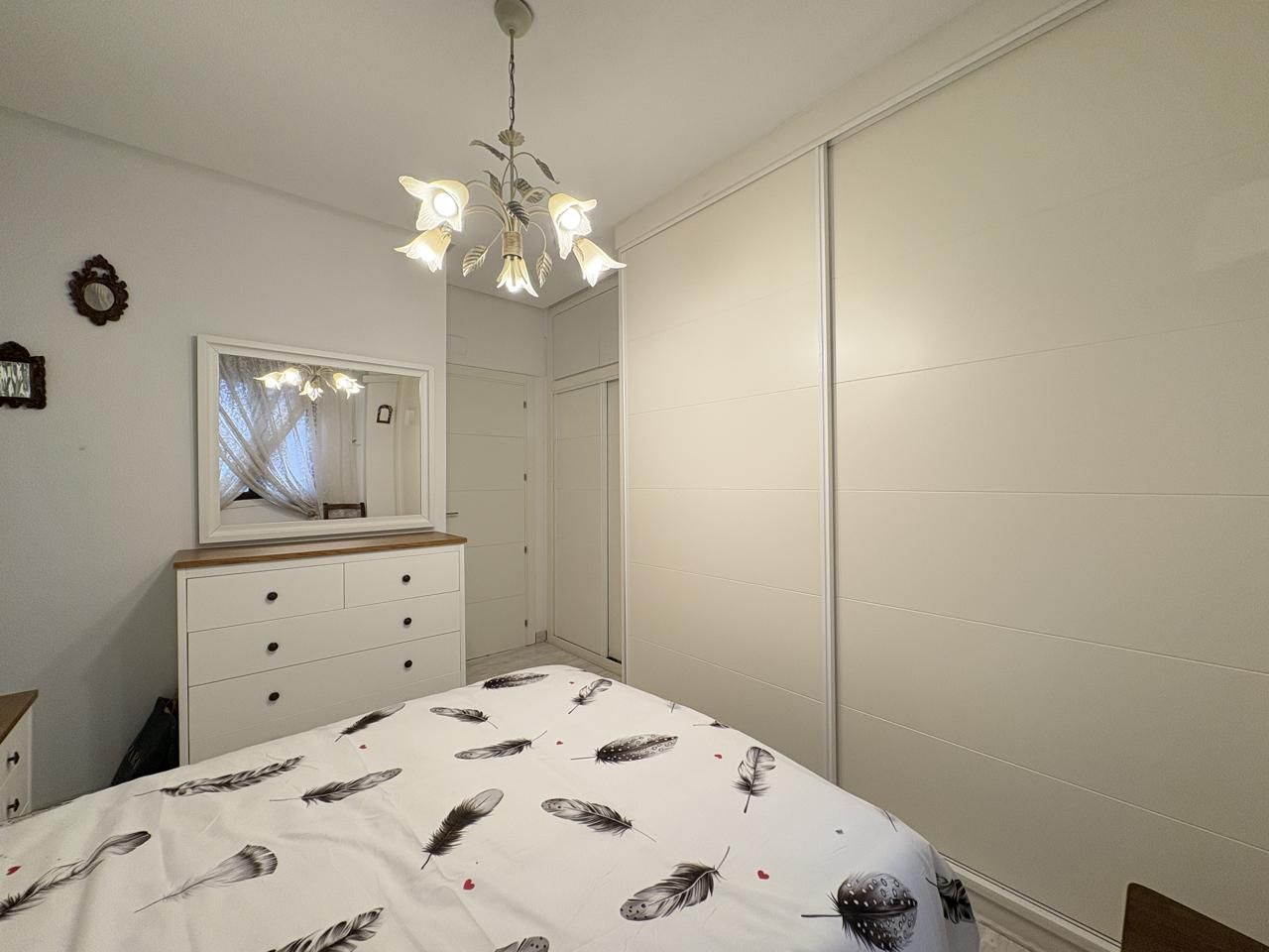 Habitación de Piso de alquiler en  Madrid Capital con Calefacción y Amueblado
