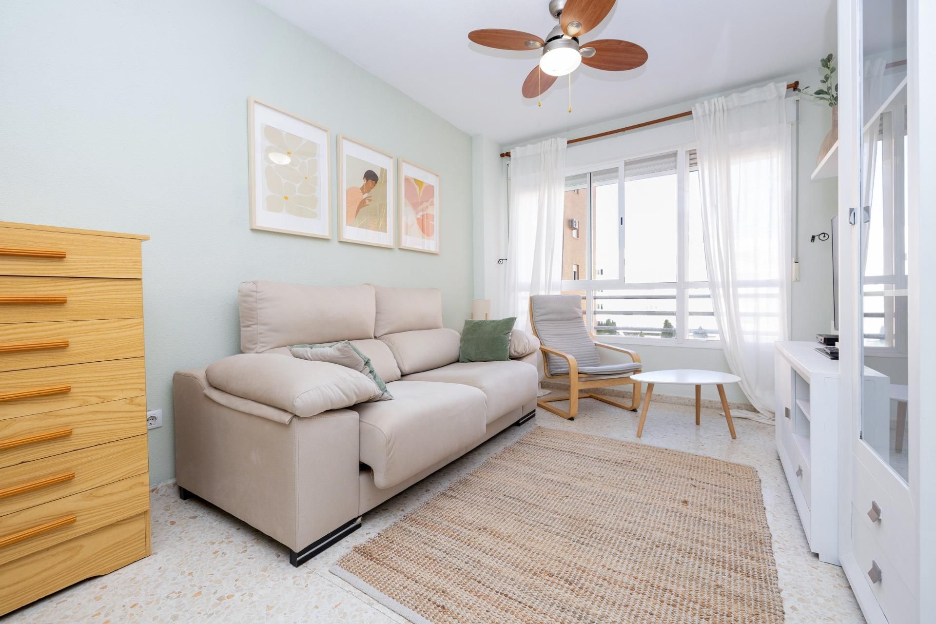 Living room of Flat for sale in  Granada Capital  with Heating, Terrace and Community pool