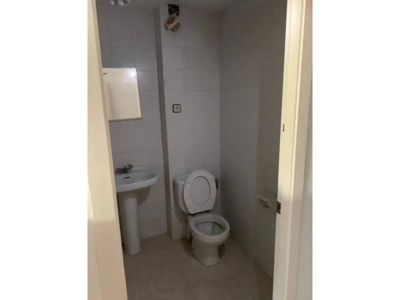 Baño de Oficina de alquiler en Terrassa