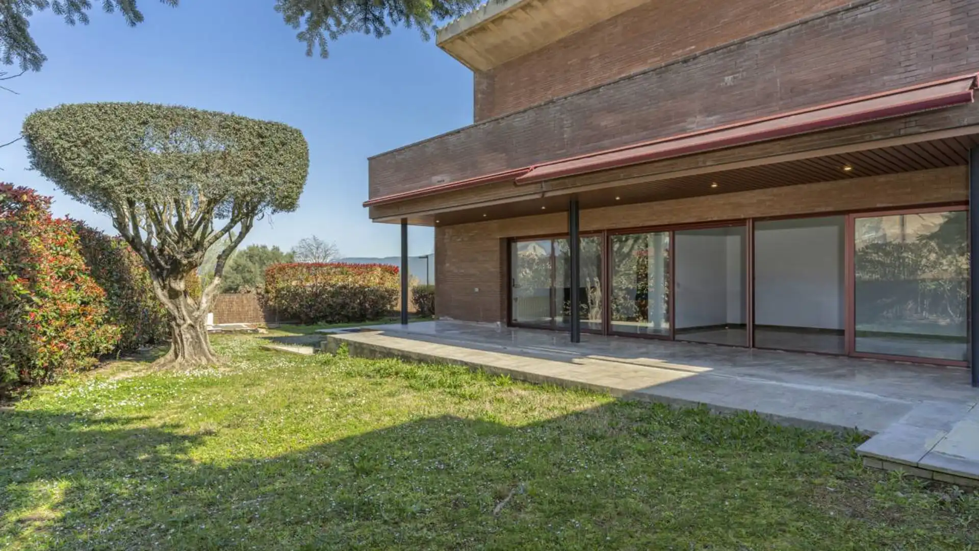 Garden of Houses for sale in Girona Capital  with Air Conditioner, Heating and Private garden