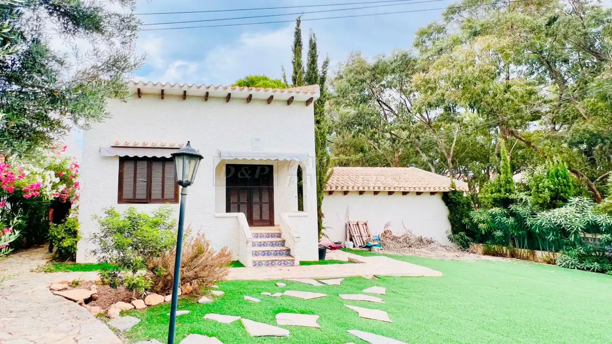 Vista exterior de Casa o xalet en venda en Orihuela amb Terrassa, Moblat i Balcó