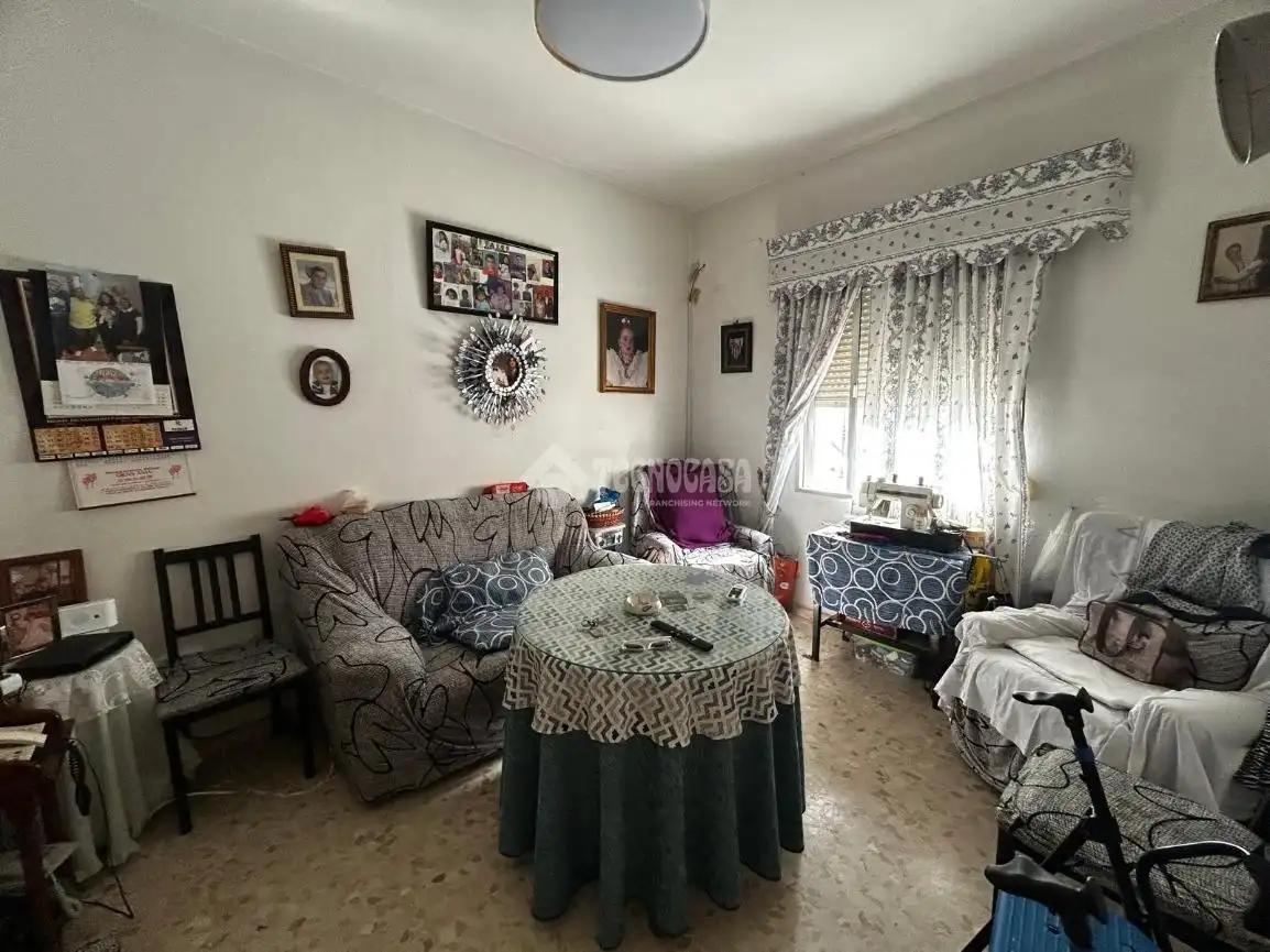 Wohnzimmer von Einfamilien-Reihenhaus zum Verkauf in La Rinconada mit Klimaanlage und Heizung