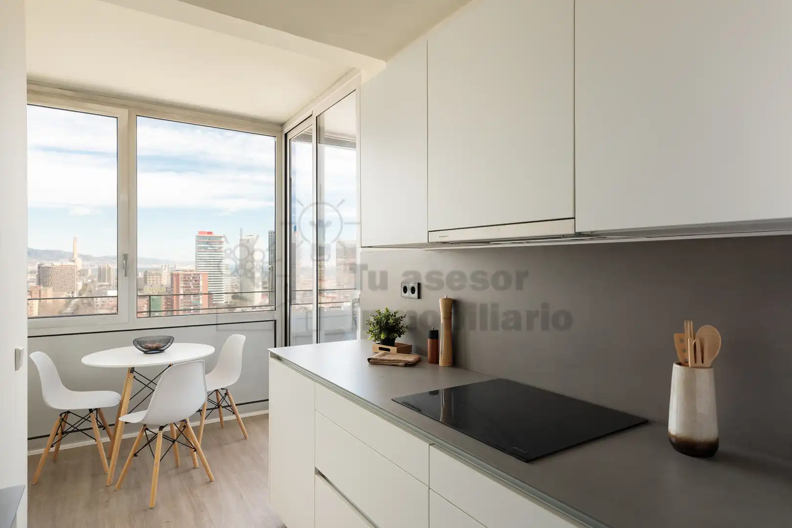 Cocina de Piso en venta en Barcelona con Aire acondicionado, Calefacción y Jardín privado