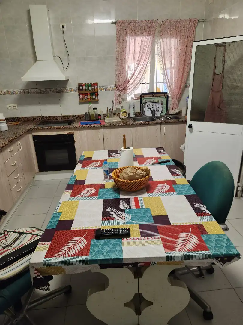Cuina de Casa adosada en venda en Aranjuez amb Jardí privat, Moblat i Alarma