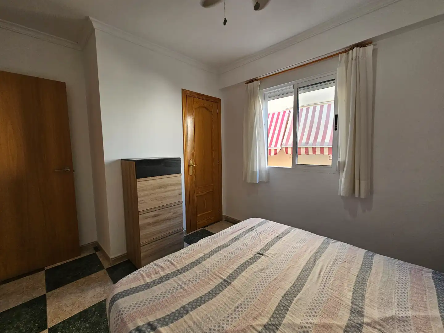 Apartamento de alquiler en Carrer de l'Illa de Xipre, 11, Oliva Playa